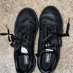 Black puma low tops